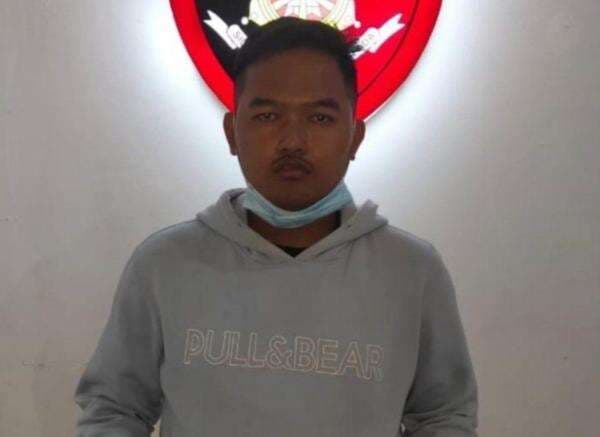 Masih Ingat Gilang Bungkus? Diduga Kembali Beraksi Jalankan Fetish Kain Jarik, Modusnya Terungkap Masih Ingat Gilang Bungkus? Diduga Kembali Beraksi Jalankan Fetish Kain Jarik, Modusnya Terungkap