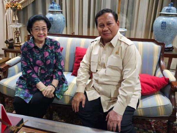 Guntur Romli Bilang Megawati Dapat Hampers Sayur dari Prabowo Guntur Romli Bilang Megawati Dapat Hampers Sayur dari Prabowo