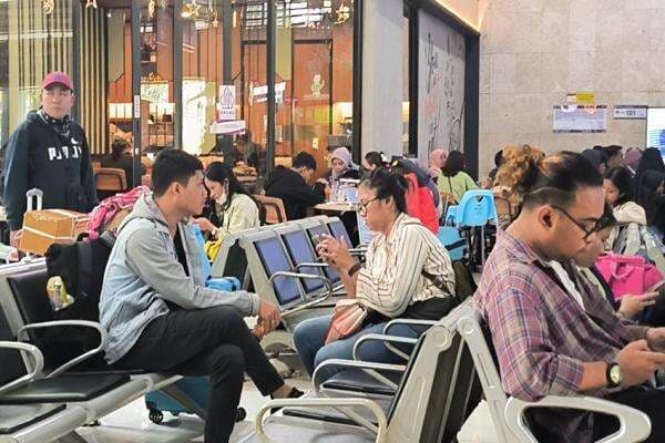 Hari Terakhir Cuti Bersama, 12.853 Orang Tinggalkan Jakarta dari Stasiun Gambir Hari Terakhir Cuti Bersama, 12.853 Orang Tinggalkan Jakarta dari Stasiun Gambir
