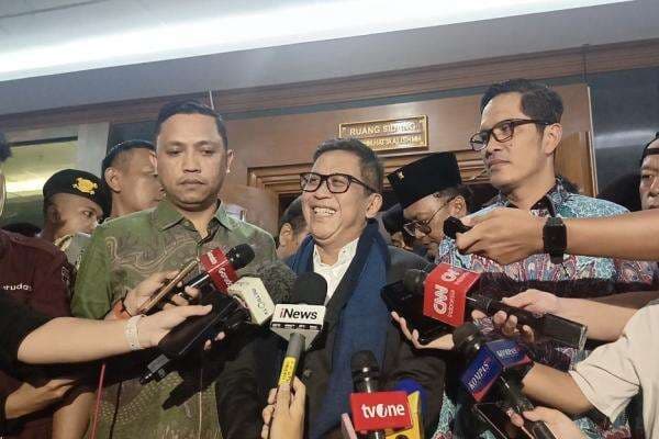 Hasto Tertawa Usai Jalani Sidang Perdana: Masih Belajar sebagai Terdakwa Hasto Tertawa Usai Jalani Sidang Perdana: Masih Belajar sebagai Terdakwa