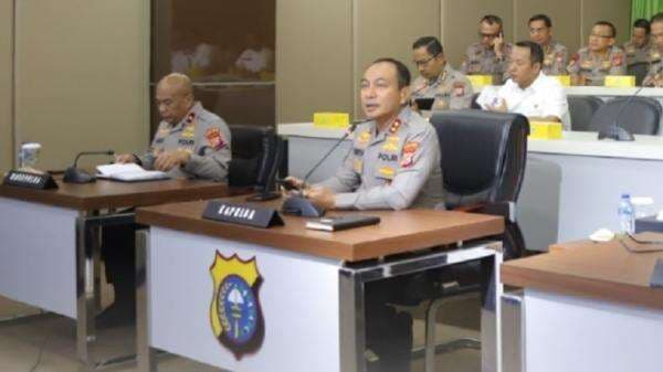 Ulah Debt Collector Ngamuk di Polsek Bukit Raya Picu Kemarahan Kapolda Riau Ulah Debt Collector Ngamuk di Polsek Bukit Raya Picu Kemarahan Kapolda Riau