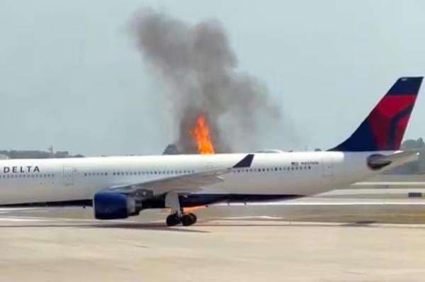 Horor, Pesawat Delta Air Lines Pembawa 282 Penumpang Terbakar di AS Horor, Pesawat Delta Air Lines Pembawa 282 Penumpang Terbakar di AS