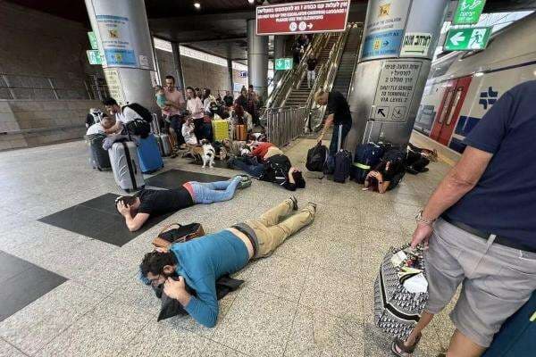 Houthi Gelar Serangan Ketiga di Bandara Ben Gurion Israel dalam 48 Jam Houthi Gelar Serangan Ketiga di Bandara Ben Gurion Israel dalam 48 Jam