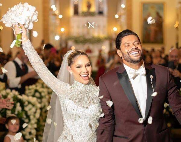 Kisah Cinta Tak Biasa Pesepakbola Terkuat Hulk, Putuskan Menikah dengan Keponakannya Sendiri Kisah Cinta Tak Biasa Pesepakbola Terkuat Hulk, Putuskan Menikah dengan Keponakannya Sendiri