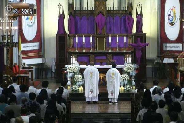 Ibadah Jumat Agung di Gereja Katedral Jakarta Dilaksanakan Tiga Sesi Ibadah Jumat Agung di Gereja Katedral Jakarta Dilaksanakan Tiga Sesi