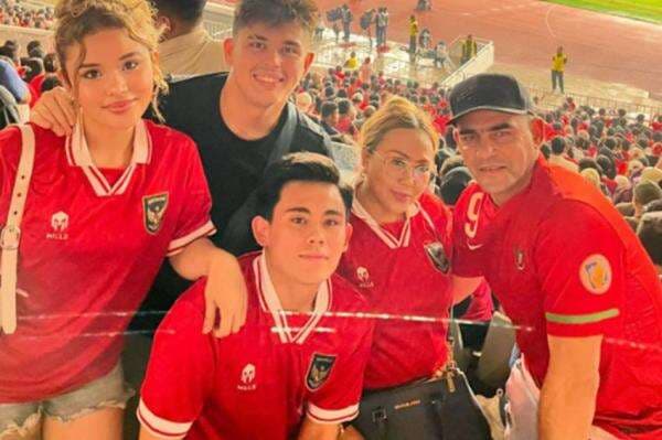 Ibnu Jamil Protes ke PSSI Gonzales Tak Nonton Timnas di VVIP, Eva Sebut Dapat Tiket dari Pemain Filipina Ibnu Jamil Protes ke PSSI Gonzales Tak Nonton Timnas di VVIP, Eva Sebut Dapat Tiket dari Pemain Filipina