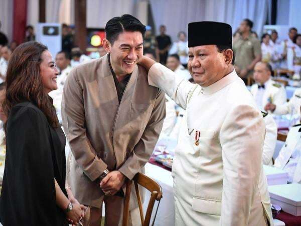 7 Fakta Menarik dan Potret Ifan Seventeen yang Baru Ditunjuk Jadi Direktur Utama PT Produksi Film Negara 7 Fakta Menarik dan Potret Ifan Seventeen yang Baru Ditunjuk Jadi Direktur Utama PT Produksi Film Negara