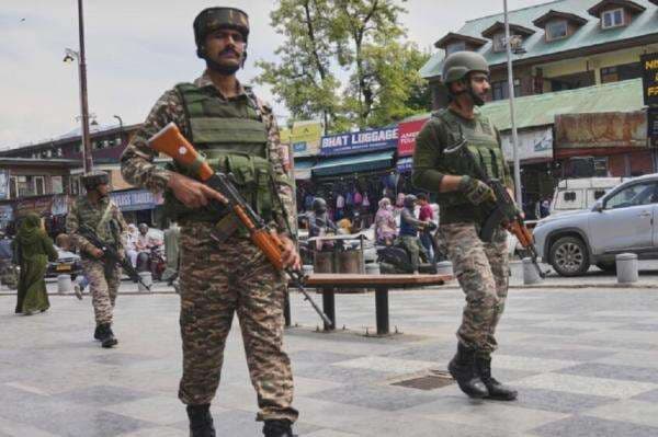 Tegang! Pasukan Pakistan dan India Baku Tembak di Perbatasan Kashmir Tegang! Pasukan Pakistan dan India Baku Tembak di Perbatasan Kashmir