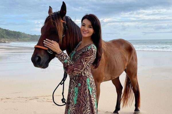 Intip Rumah Mewah Farah Quinn di Amerika Serikat, Harganya Rp162 Miliar Intip Rumah Mewah Farah Quinn di Amerika Serikat, Harganya Rp162 Miliar