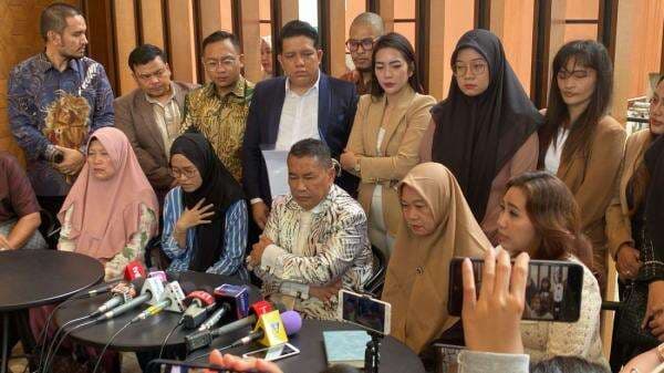 Istri Polisi yang Ditembak TNI Dicegat saat Hendak ke Jakarta Bertemu Hotman Paris Istri Polisi yang Ditembak TNI Dicegat saat Hendak ke Jakarta Bertemu Hotman Paris