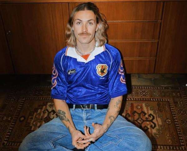 Potret Shin Tae-yong Berburu Takjil Sebelum Nonton Timnas Indonesia Kalah 5-1 dari Australia Potret Shin Tae-yong Berburu Takjil Sebelum Nonton Timnas Indonesia Kalah 5-1 dari Australia