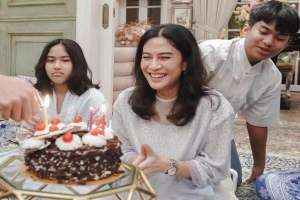 Jadi Mualaf, Dian Sastro Girang Rayakan Ulang Tahun Tepat di Malam Nuzulul Quran Jadi Mualaf, Dian Sastro Girang Rayakan Ulang Tahun Tepat di Malam Nuzulul Quran