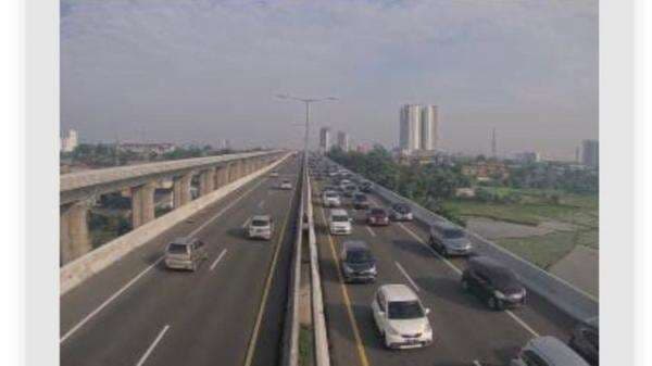 Tol Layang MBZ Arah Cikampek Ditutup Sementara Imbas Kepadatan Lalu Lintas Tol Layang MBZ Arah Cikampek Ditutup Sementara Imbas Kepadatan Lalu Lintas