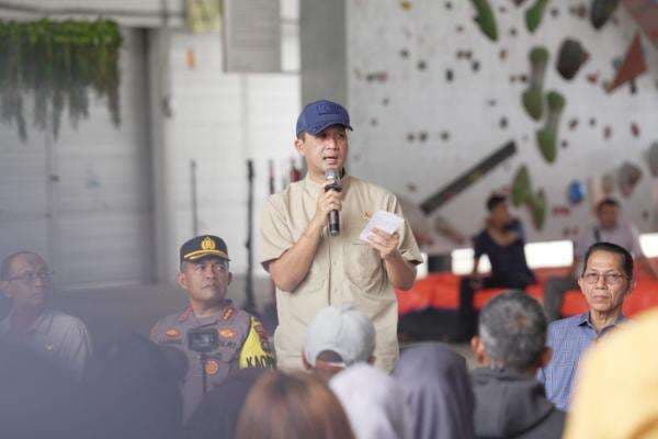 Janji Menteri Transmigrasi ke Anak Warga Rempang : Siapkan Beasiswa Kampus Ternama Janji Menteri Transmigrasi ke Anak Warga Rempang : Siapkan Beasiswa Kampus Ternama