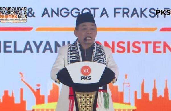 Jazuli Ingatkan Kader PKS Jangan Ada yang Merasa Masih Oposisi Jazuli Ingatkan Kader PKS Jangan Ada yang Merasa Masih Oposisi