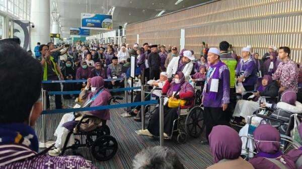 Jemaah Haji Indonesia Mulai Terbang 2 Mei, Simak Aturan Terbarunya Jemaah Haji Indonesia Mulai Terbang 2 Mei, Simak Aturan Terbarunya