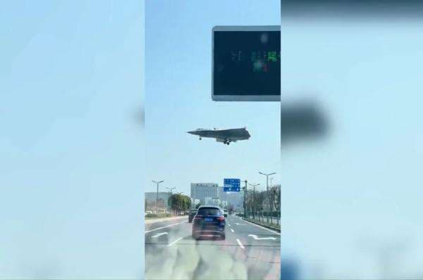 Jet Tempur 3 Mesin Tanpa Ekor Milik China Bikin Heboh, Tandingan Jet Siluman F-47 AS? Jet Tempur 3 Mesin Tanpa Ekor Milik China Bikin Heboh, Tandingan Jet Siluman F-47 AS?