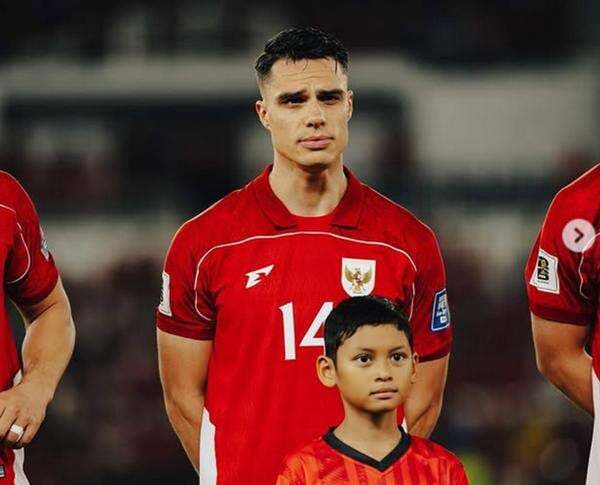 Kisah Haru Joey Pelupessy, Akui Kandang Timnas Indonesia Paling Berisik dan Gila ketimbang Eropa Kisah Haru Joey Pelupessy, Akui Kandang Timnas Indonesia Paling Berisik dan Gila ketimbang Eropa