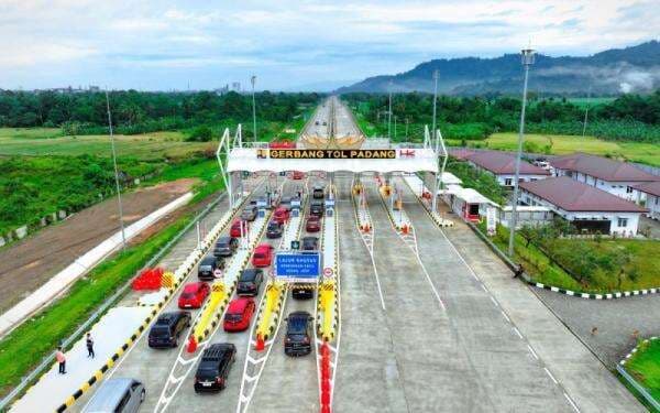 Ratusan Ribu Kendaraan Lintasi Tol Baru di Sumbar dan Aceh Saat Mudik Lebaran Ratusan Ribu Kendaraan Lintasi Tol Baru di Sumbar dan Aceh Saat Mudik Lebaran