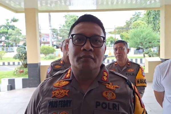 Jurnalis Perempuan Tewas di Pinggir Jalan Banjarbaru Kalsel, Tas dan Ponsel Raib Jurnalis Perempuan Tewas di Pinggir Jalan Banjarbaru Kalsel, Tas dan Ponsel Raib