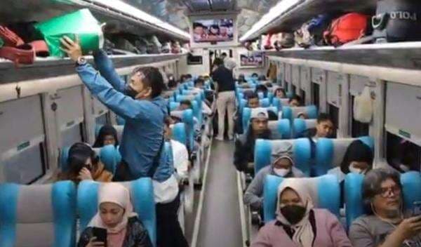 Rel Longsor di Tasikmalaya, Perjalanan Kereta Api dari Bandung Dialihkan ke Jalur Utara Rel Longsor di Tasikmalaya, Perjalanan Kereta Api dari Bandung Dialihkan ke Jalur Utara