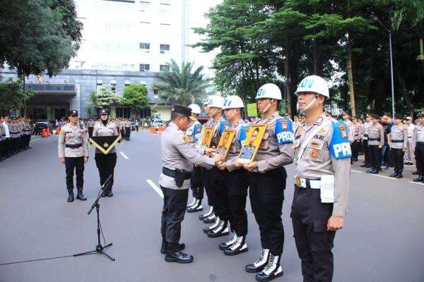 Kapolda Metro Jaya Pecat 4 Anggota yang Terlibat Kasus Perzinahan hingga Penipuan Kapolda Metro Jaya Pecat 4 Anggota yang Terlibat Kasus Perzinahan hingga Penipuan