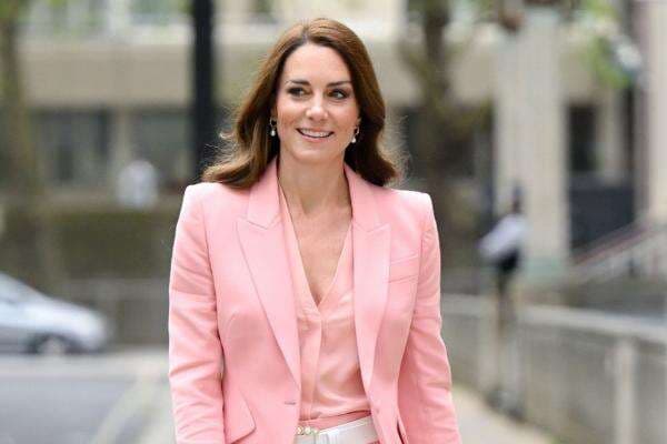 Kate Middleton Dikeluarkan dari Unggahan Keluarga Kerajaan, Dinilai Tidak Sopan Kate Middleton Dikeluarkan dari Unggahan Keluarga Kerajaan, Dinilai Tidak Sopan