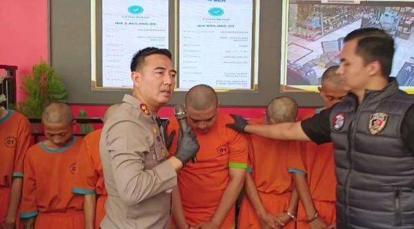 Polisi Tangkap Kawanan Perampok Minimarket di Cianjur, Satu Orang Mantan Pegawai Polisi Tangkap Kawanan Perampok Minimarket di Cianjur, Satu Orang Mantan Pegawai