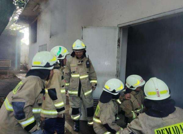 Korsleting Listrik, Ruang Genset di GOR Ciracas Terbakar Korsleting Listrik, Ruang Genset di GOR Ciracas Terbakar