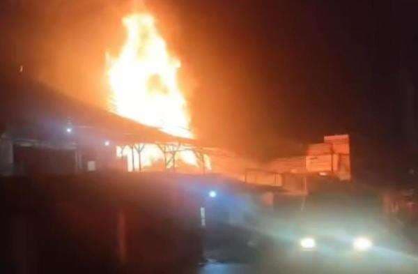 Kebakaran Hebat Melahap Toko Mainan di Leuwiliang Bogor Kebakaran Hebat Melahap Toko Mainan di Leuwiliang Bogor