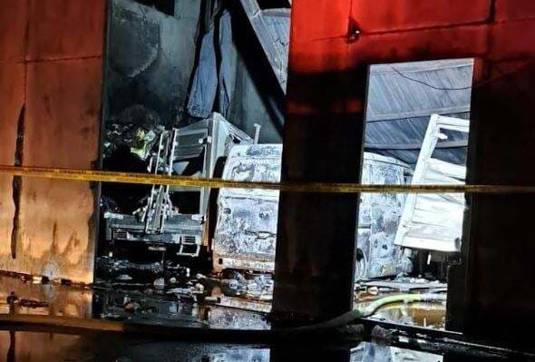 Kebakaran Gudang Penampungan Solar di Brebes, Warga Panik Berhamburan Keluar Kebakaran Gudang Penampungan Solar di Brebes, Warga Panik Berhamburan Keluar