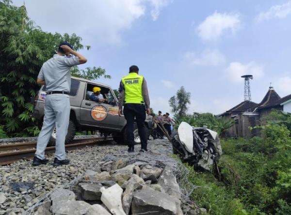 Kronologi Lengkap Kecelakaan Maut KA Batara Kresna vs Daihatsu Sigra di Sukoharjo Kronologi Lengkap Kecelakaan Maut KA Batara Kresna vs Daihatsu Sigra di Sukoharjo