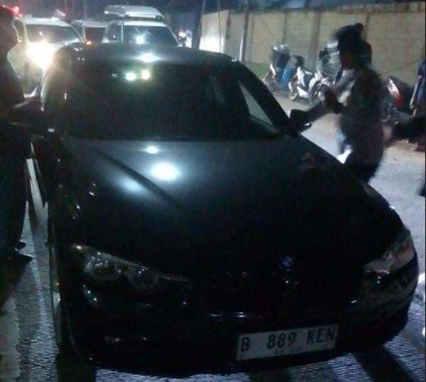 Kendarai BMW, Pelajar SMA Tabrak Pemotor hingga Terseret di Tangerang Kendarai BMW, Pelajar SMA Tabrak Pemotor hingga Terseret di Tangerang