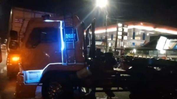 Takut Diamuk Warga, Sopir Innova Kabur ke Kantor Polisi usai Tabrak Pedagang Bakso Takut Diamuk Warga, Sopir Innova Kabur ke Kantor Polisi usai Tabrak Pedagang Bakso