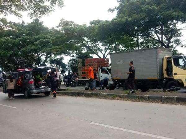 Gegara Jalan Rusak, 12 Pemudik Motor Alami Kecelakaan di Karawang Gegara Jalan Rusak, 12 Pemudik Motor Alami Kecelakaan di Karawang