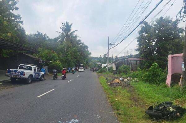 Kecelakaan di Kulonprogo, Pasutri Boncengan Motor Tewas Tertabrak Mobil Boks Kecelakaan di Kulonprogo, Pasutri Boncengan Motor Tewas Tertabrak Mobil Boks