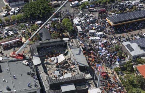 Atap Kelab Malam Ambruk saat Konser Musik, 66 Orang Tewas Atap Kelab Malam Ambruk saat Konser Musik, 66 Orang Tewas