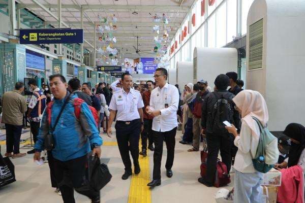 Kemenko Polkam Nilai Kebijakan WFA Efektif Urai Kepadatan Mudik Lebaran Kemenko Polkam Nilai Kebijakan WFA Efektif Urai Kepadatan Mudik Lebaran