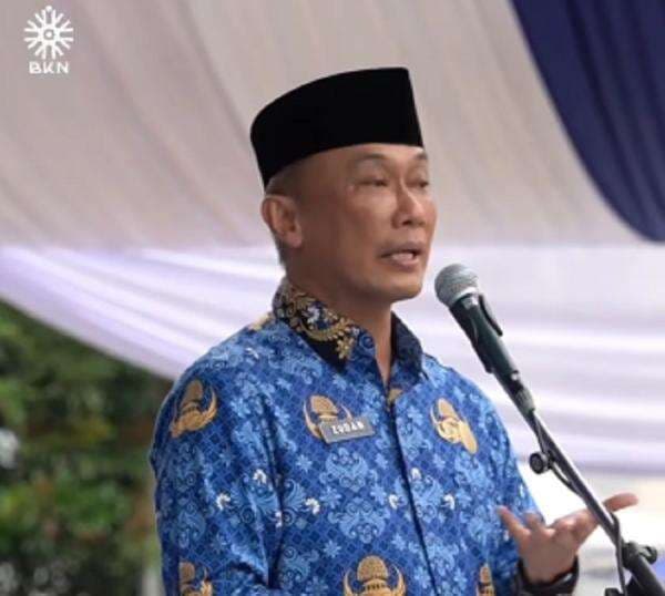 Kepala BKN Ingatkan PNS Baru Bangun Aura Positif: Tahan Jari dan Mulut di Media Sosial Kepala BKN Ingatkan PNS Baru Bangun Aura Positif: Tahan Jari dan Mulut di Media Sosial
