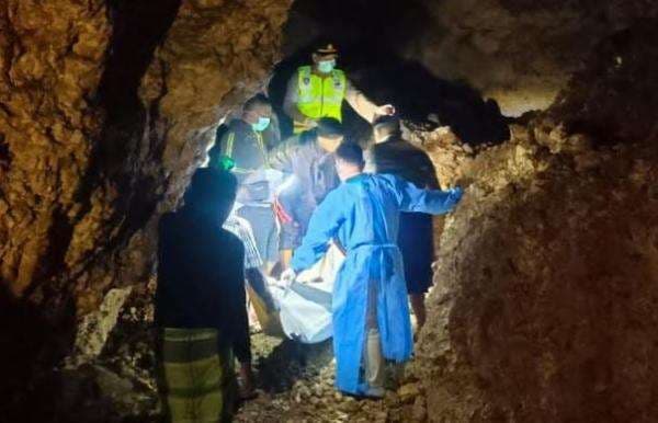 Gresik Geger, Kerangka Ditemukan Dalam Honda Civic Depan Asrama Polisi Ujungpangkah Gresik Geger, Kerangka Ditemukan Dalam Honda Civic Depan Asrama Polisi Ujungpangkah