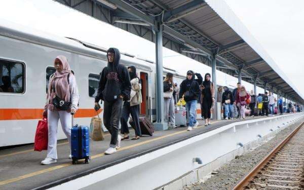 KAI Operasikan Kereta Tambahan Lebaran Jakarta-Semarang Mulai Besok, Ini Jadwalnya KAI Operasikan Kereta Tambahan Lebaran Jakarta-Semarang Mulai Besok, Ini Jadwalnya