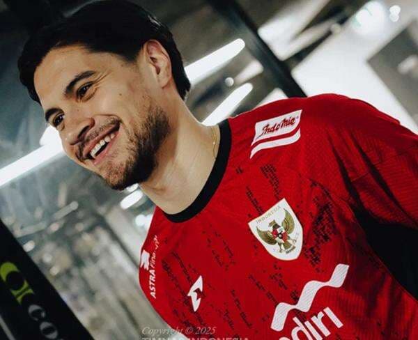 Usai Sikat Bahrain, Kevin Diks Siap Bawa Timnas Indonesia Kalahkan China: Mari Menang Lagi! Usai Sikat Bahrain, Kevin Diks Siap Bawa Timnas Indonesia Kalahkan China: Mari Menang Lagi!