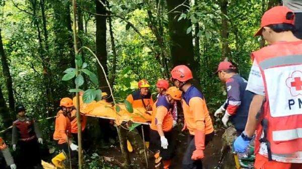 Satu Keluarga Korban Tertimbun Longsor di Mojokerto Ditemukan Tewas Satu Keluarga Korban Tertimbun Longsor di Mojokerto Ditemukan Tewas