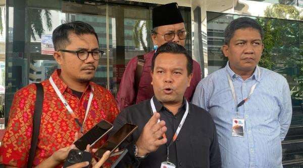 Kasus Harun Masiku, Kusnadi Ajudan Hasto Sambangi Dewas KPK Bawa Bukti Dugaan Pelanggaran Rossa Kasus Harun Masiku, Kusnadi Ajudan Hasto Sambangi Dewas KPK Bawa Bukti Dugaan Pelanggaran Rossa