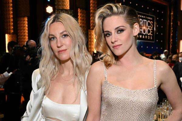 Kristen Stewart dan Dylan Meyer Resmi Menikah, Acara Digelar Tertutup Kristen Stewart dan Dylan Meyer Resmi Menikah, Acara Digelar Tertutup