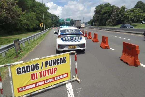 Lalu Lintas Padat, Simpang Gadog Arah Puncak Ditutup Sementara Lalu Lintas Padat, Simpang Gadog Arah Puncak Ditutup Sementara