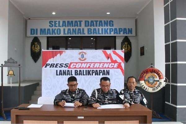 Oknum TNI AL Diduga Pembunuh Wartawati di Banjarbaru Kalsel Terancam Dipecat Oknum TNI AL Diduga Pembunuh Wartawati di Banjarbaru Kalsel Terancam Dipecat