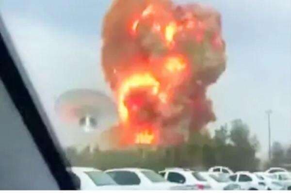 Ledakan Dahsyat Guncang Pelabuhan Iran, 14 Orang Tewas, Lebih dari 750 Luka Ledakan Dahsyat Guncang Pelabuhan Iran, 14 Orang Tewas, Lebih dari 750 Luka