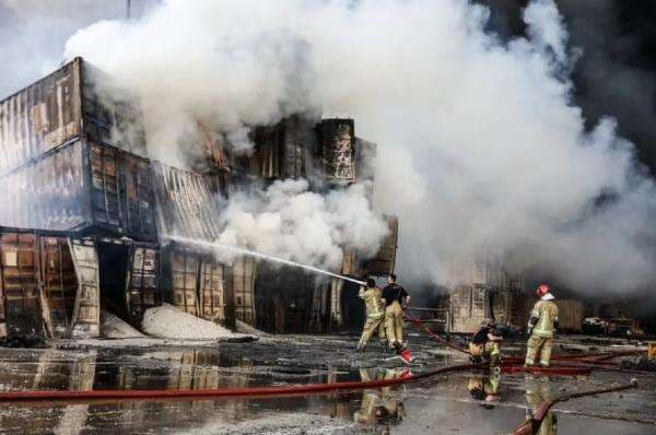 Ledakan Dahsyat Pelabuhan Iran Tewaskan 40 Orang dan 1.242 Luka, Ini Respons Khamenei Ledakan Dahsyat Pelabuhan Iran Tewaskan 40 Orang dan 1.242 Luka, Ini Respons Khamenei