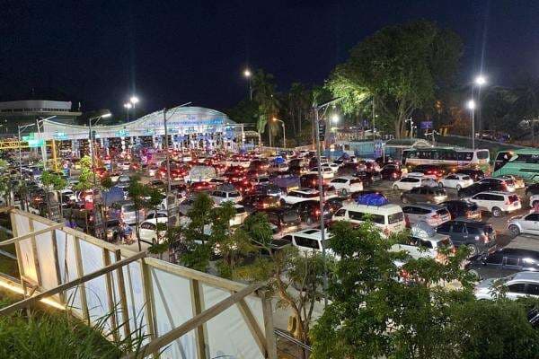 Macet Horor di Pelabuhan Bakauheni, Kendaraan Antre 4 Km Macet Horor di Pelabuhan Bakauheni, Kendaraan Antre 4 Km